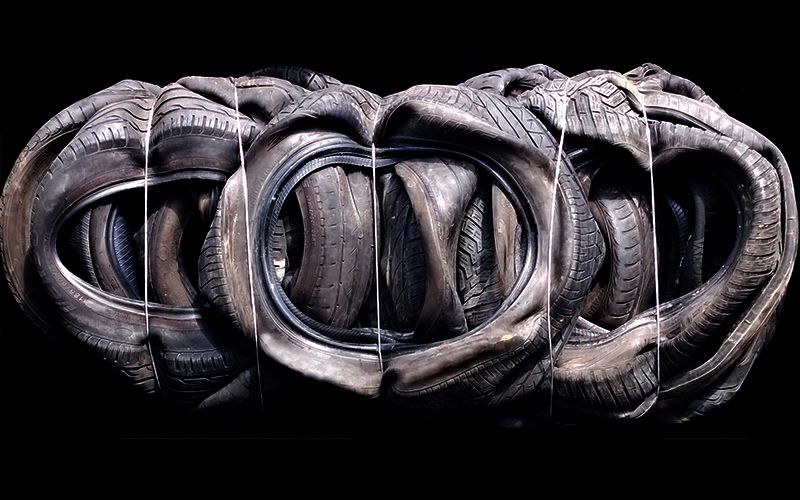 Altreifenballen Zusammengepresste und mit Draht verzurrte Schrottreifen